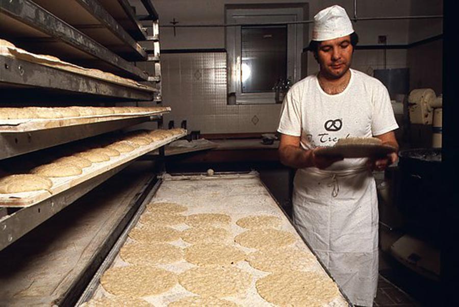 Schüttelbrot Herstellung - Bäckerei Trenker
